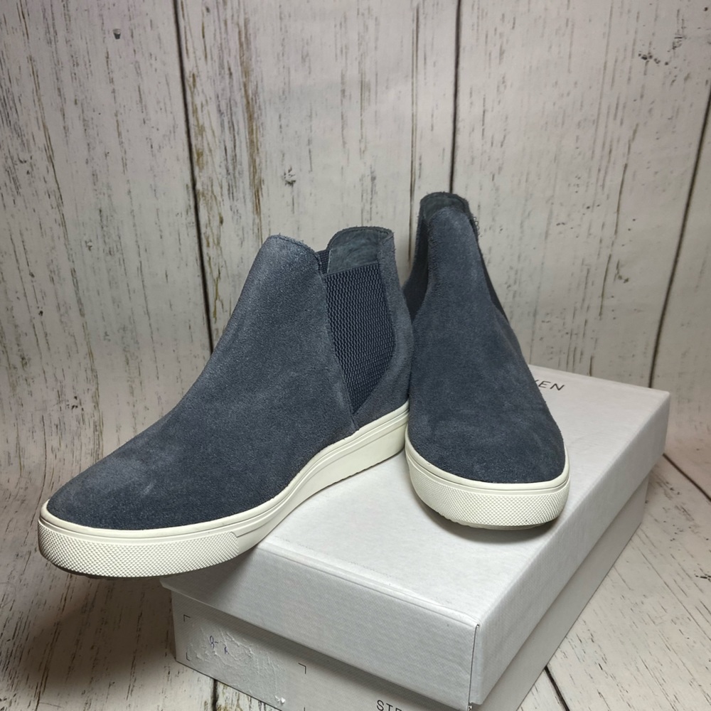 Steve Madden flat ankle booties